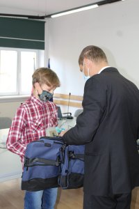 Wręczenie wyróżnień indywidulanych przez władze samorządowe